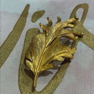 Gold Leaf Motif Brooch - Women's Fashion Accessory